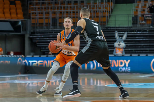 手的崛起依 手的崛起依